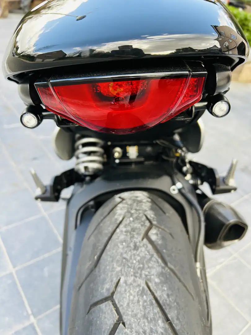 Ducati Scrambler Ducati Scrambler Cafe Racer 800 2250km Černá - 1