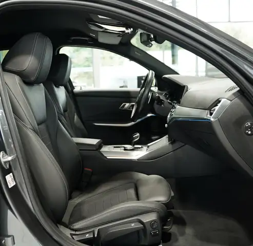BMW 3 Series view 13