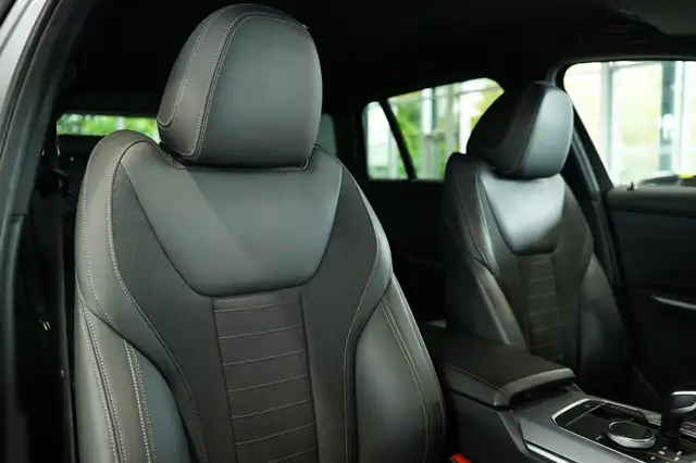BMW 3 Series view 15