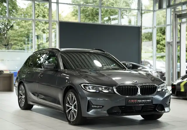 BMW 3 Series view 5