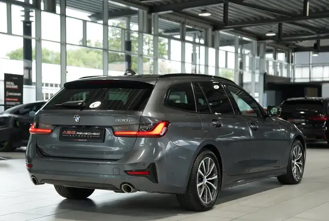 BMW 3 Series view 7