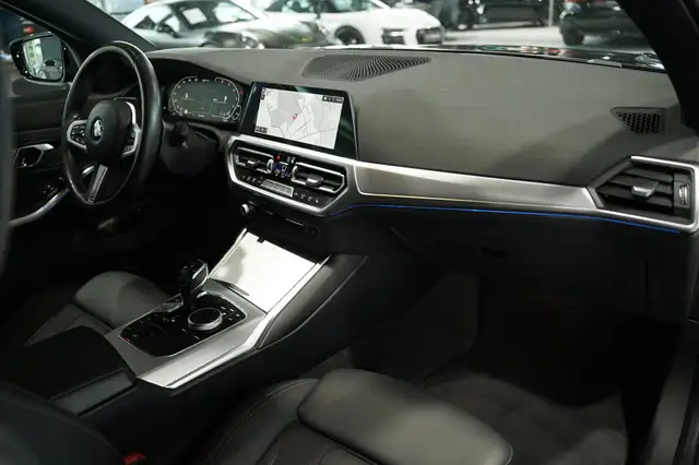 BMW 3 Series view 14