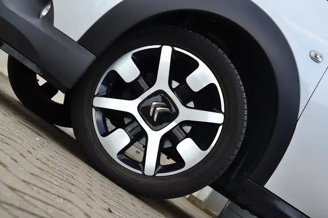 Citroen C4 Cactus view 6