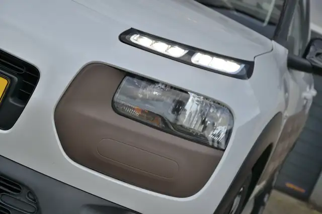 Citroen C4 Cactus view 5