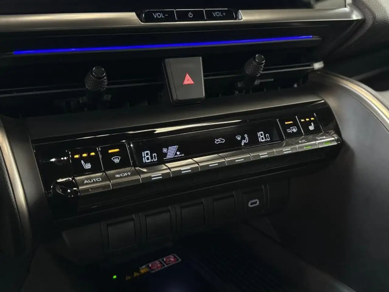 Toyota C-HR Premium, миниатюра 25