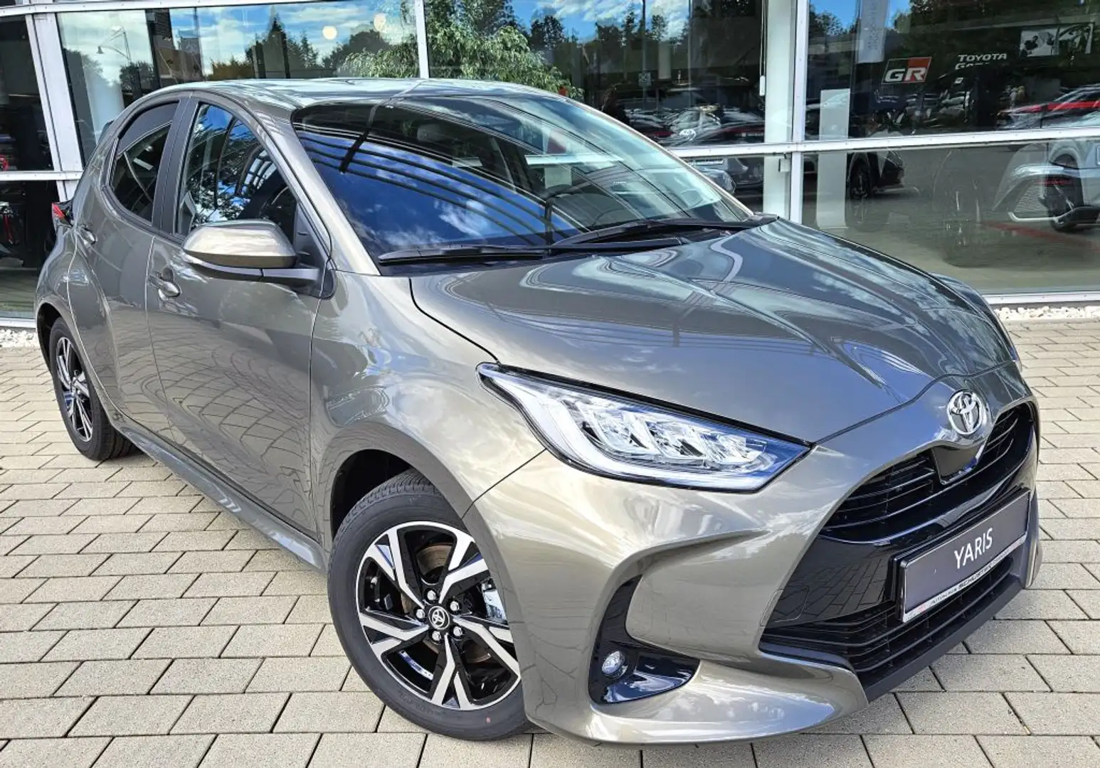 Toyota Yaris Hybrid 116 1.5 VVT-i Teamplayer* Comfort Paket* - 1