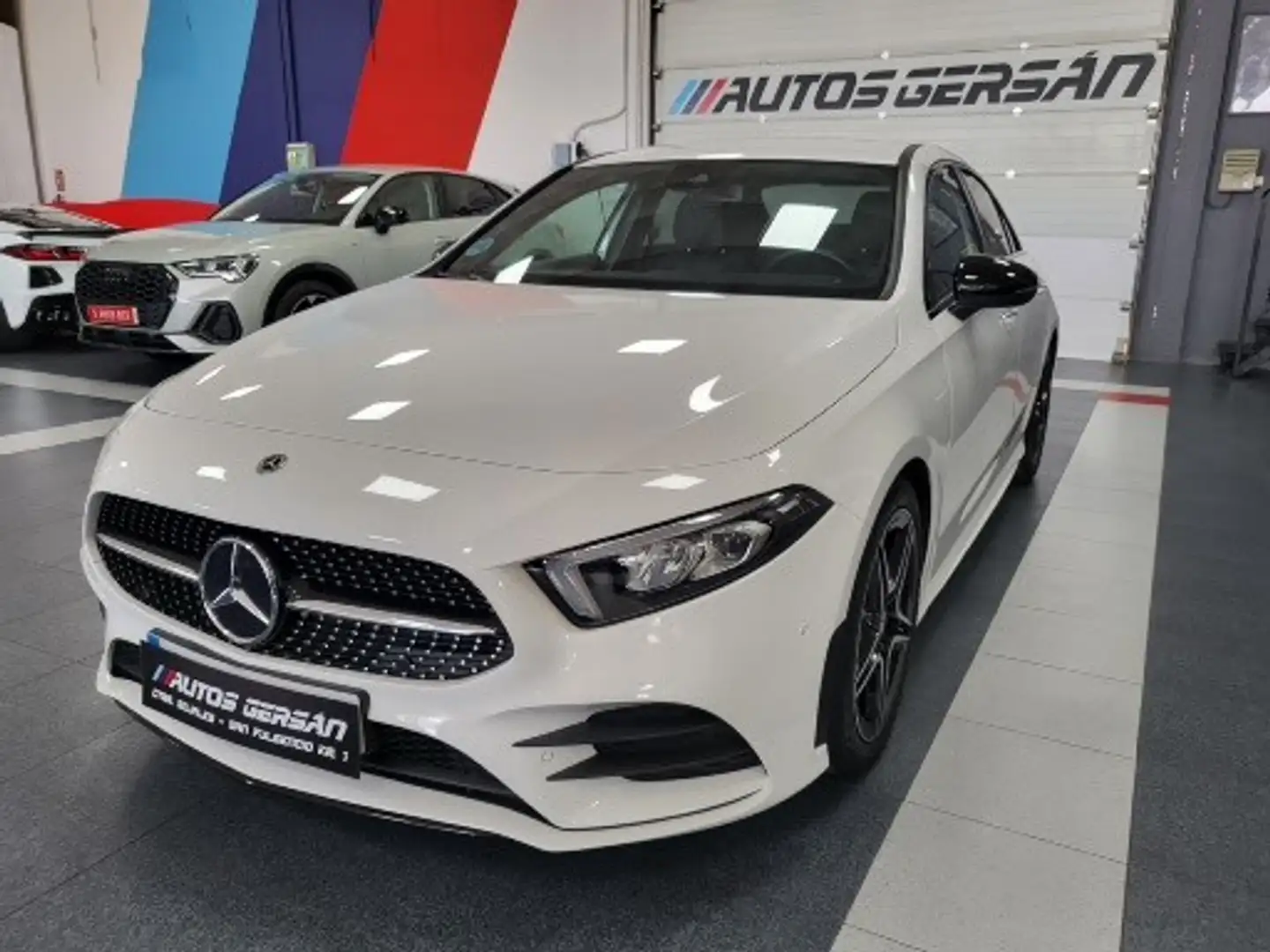 Mercedes-Benz A 200 200d Sedán 8G-DCT Weiß - 2
