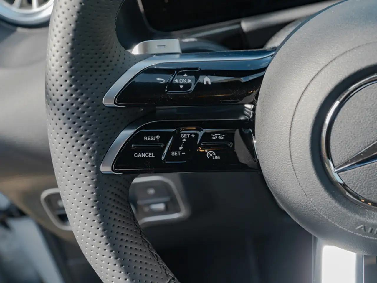 Mercedes-Benz GLA e AMG-Sport/MLB/360/Pano/AHK/Night/Distr, миниатюра 16