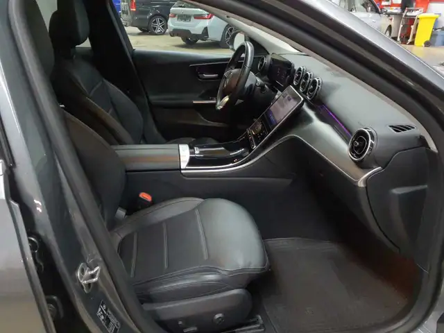 Mercedes-Benz C-Class view 8