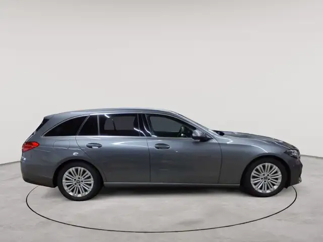 Mercedes-Benz C-Class view 3