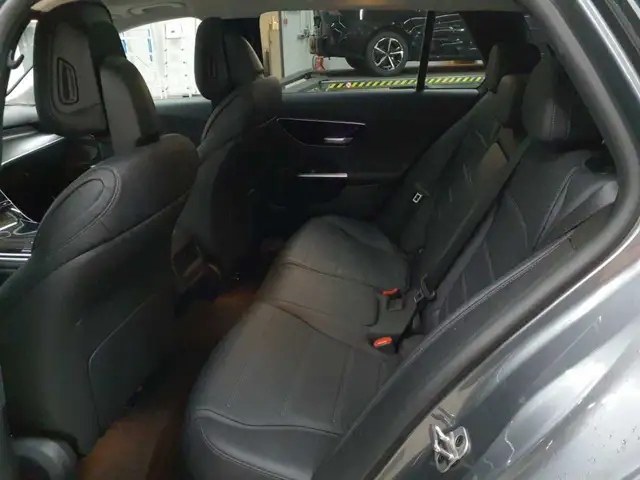 Mercedes-Benz C-Class view 13