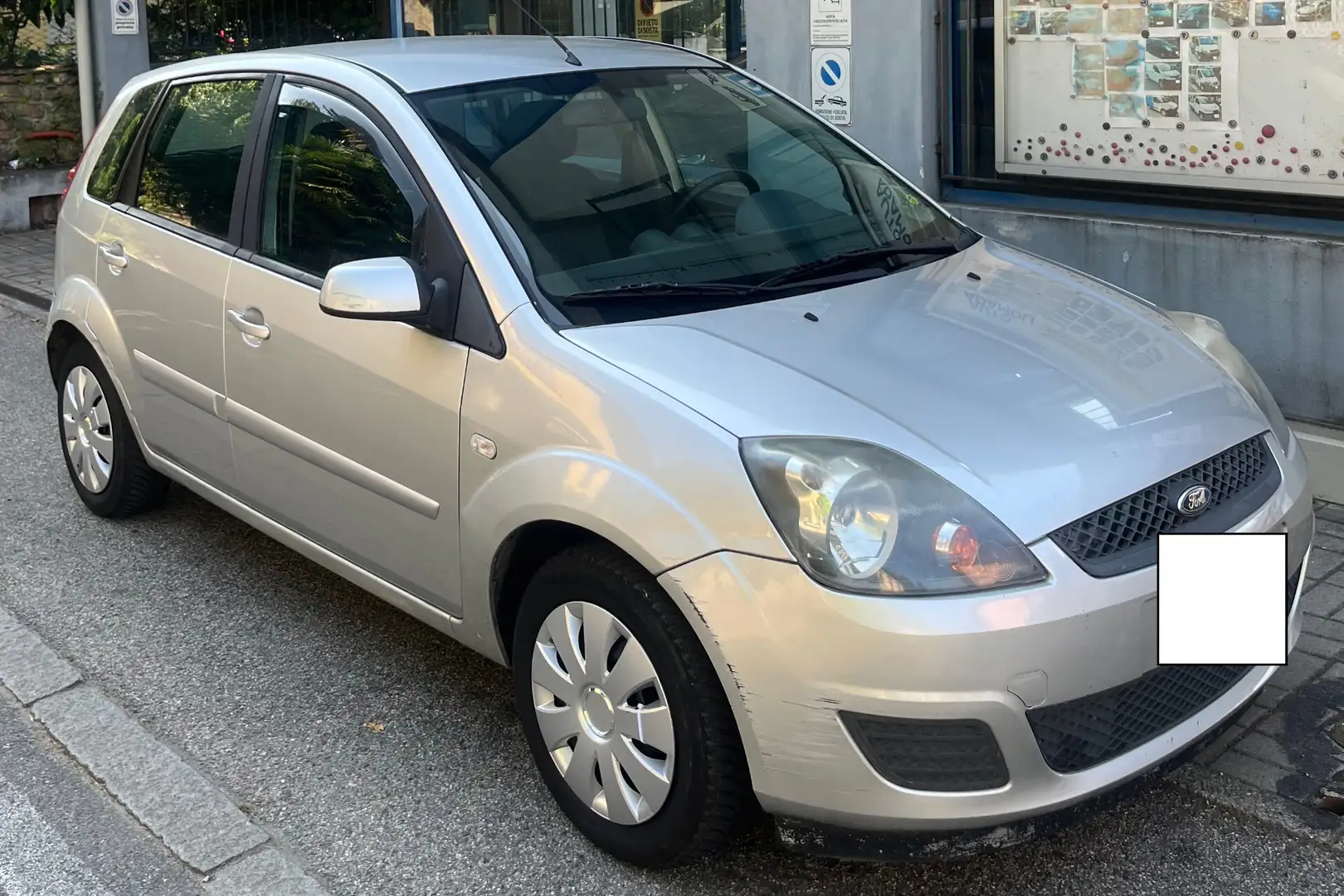 Ford Fiesta 1.2 16V 5p. Ghia Argento - 1