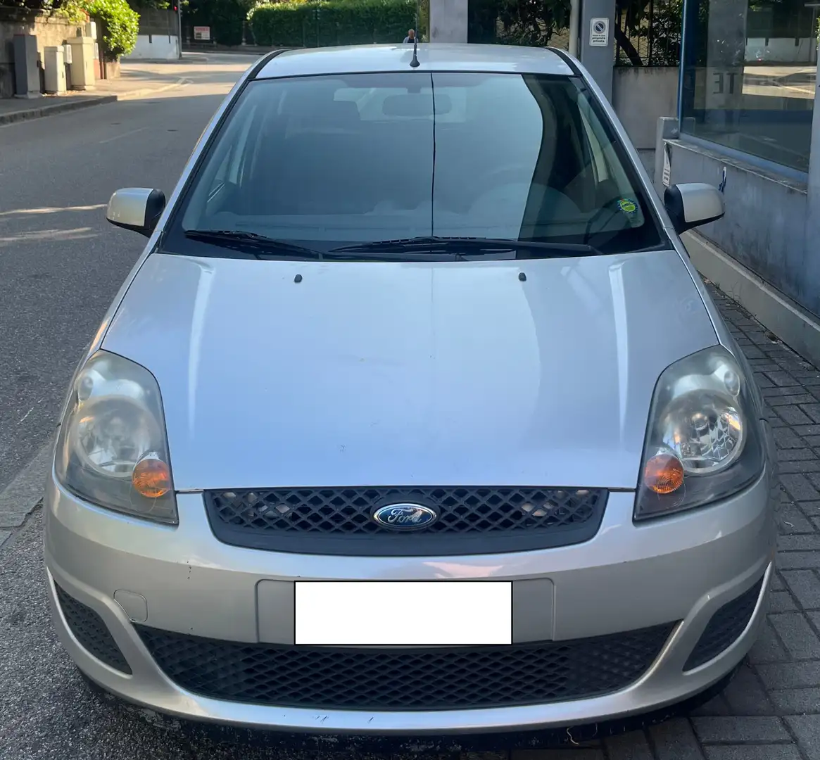 Ford Fiesta 1.2 16V 5p. Ghia Argento - 2
