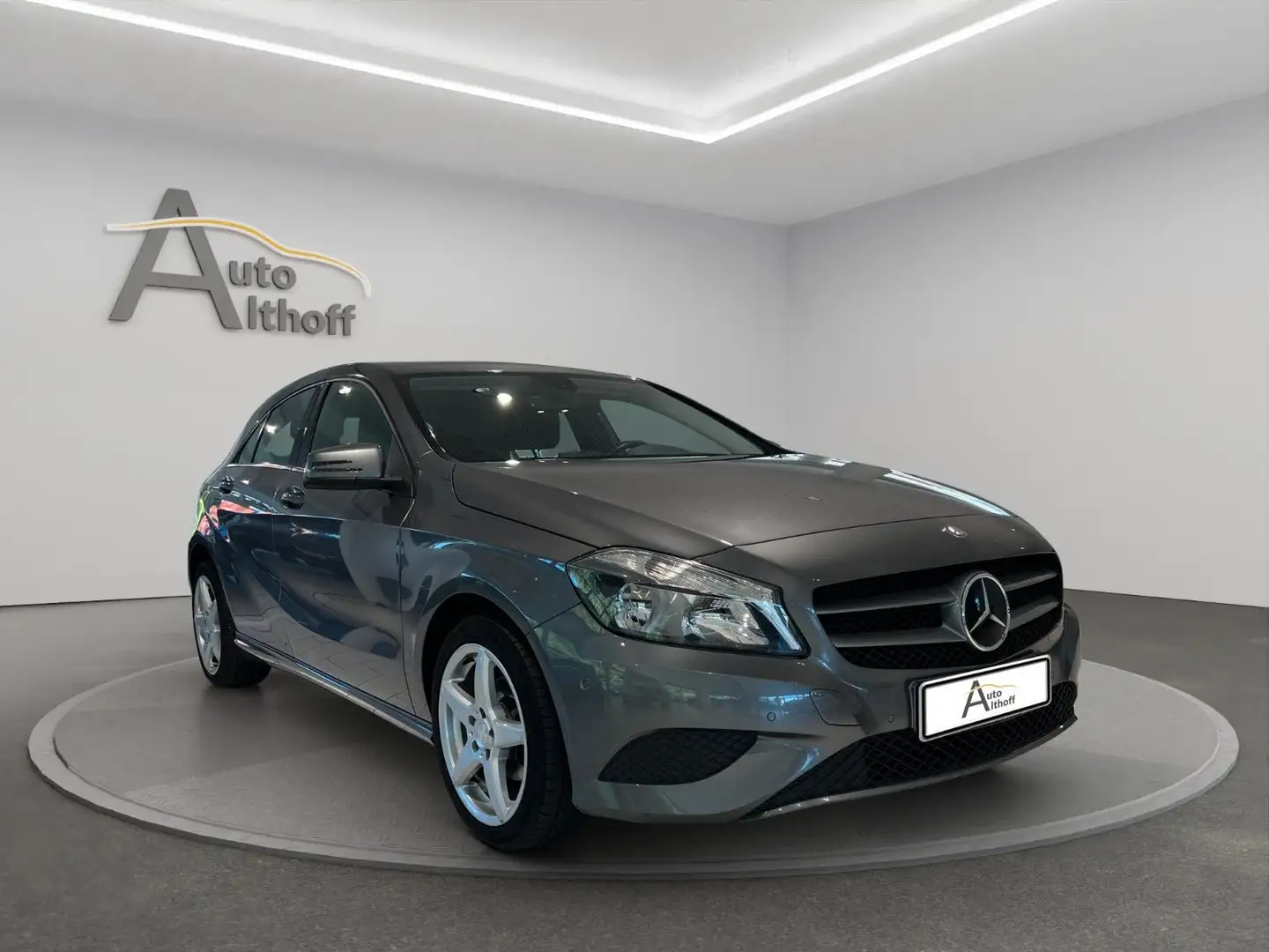 Mercedes-Benz A 180 A180 AUTOMATIK 1.HAND PARK PDC SHZ TEMP KLIMA Grey - 1