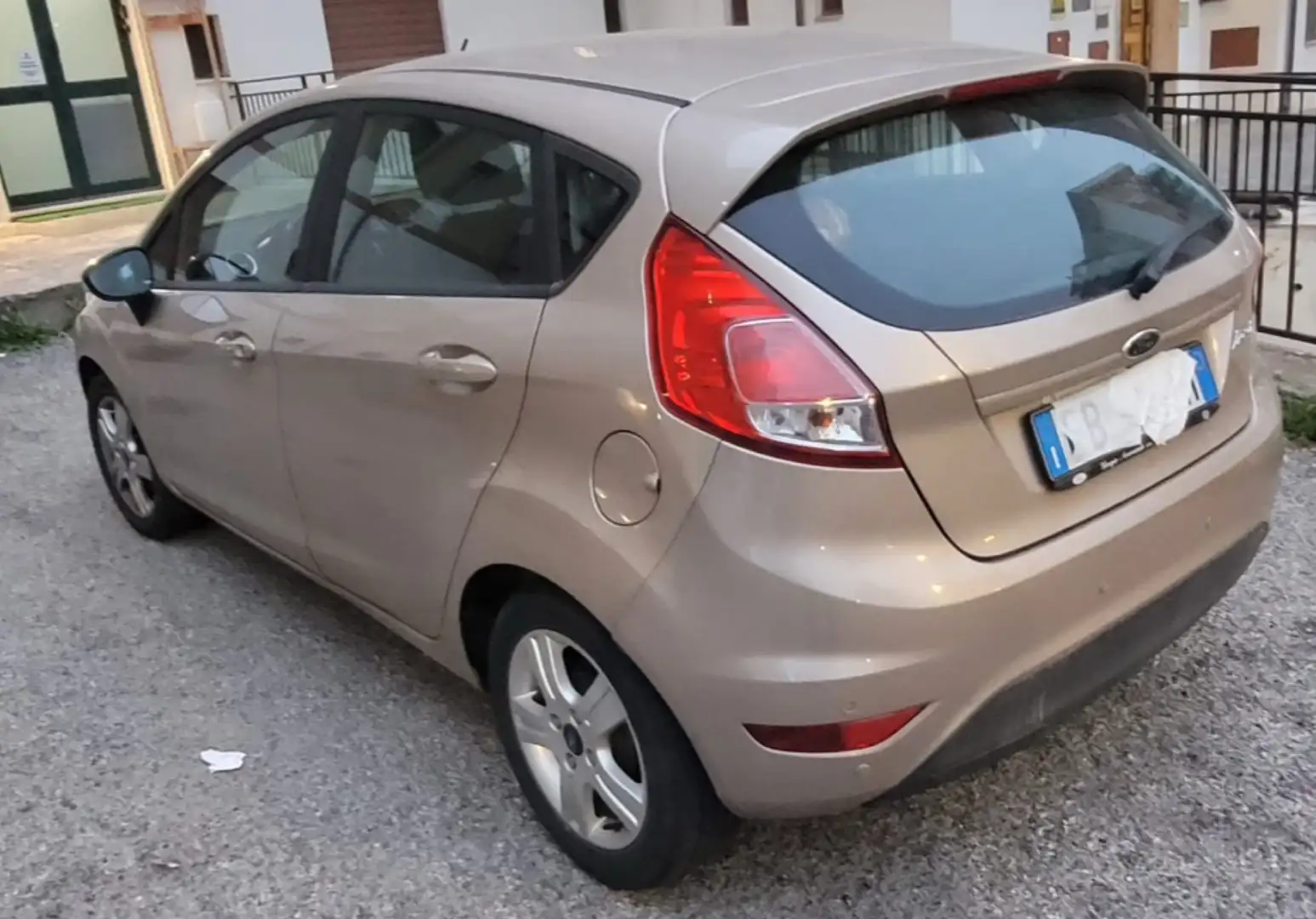 Ford Fiesta 5p 1.5 tdci Plus 75cv E6 Beżowy - 1