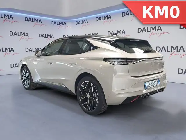 DS Automobiles DS 4 view 3