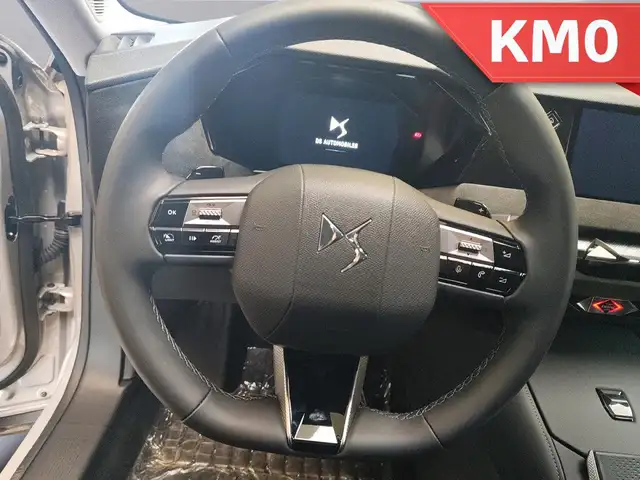 DS Automobiles DS 4 view 12