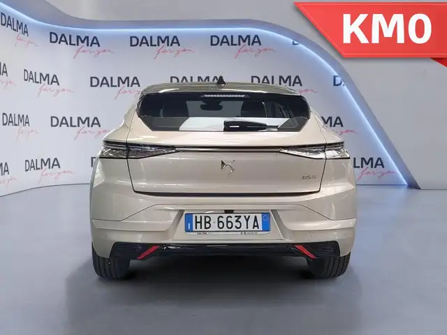 DS Automobiles DS 4 view 4