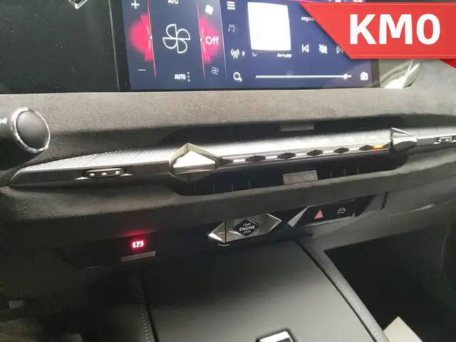 DS Automobiles DS 4 view 20