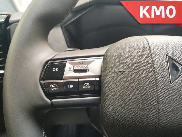 DS Automobiles DS 4 view 16