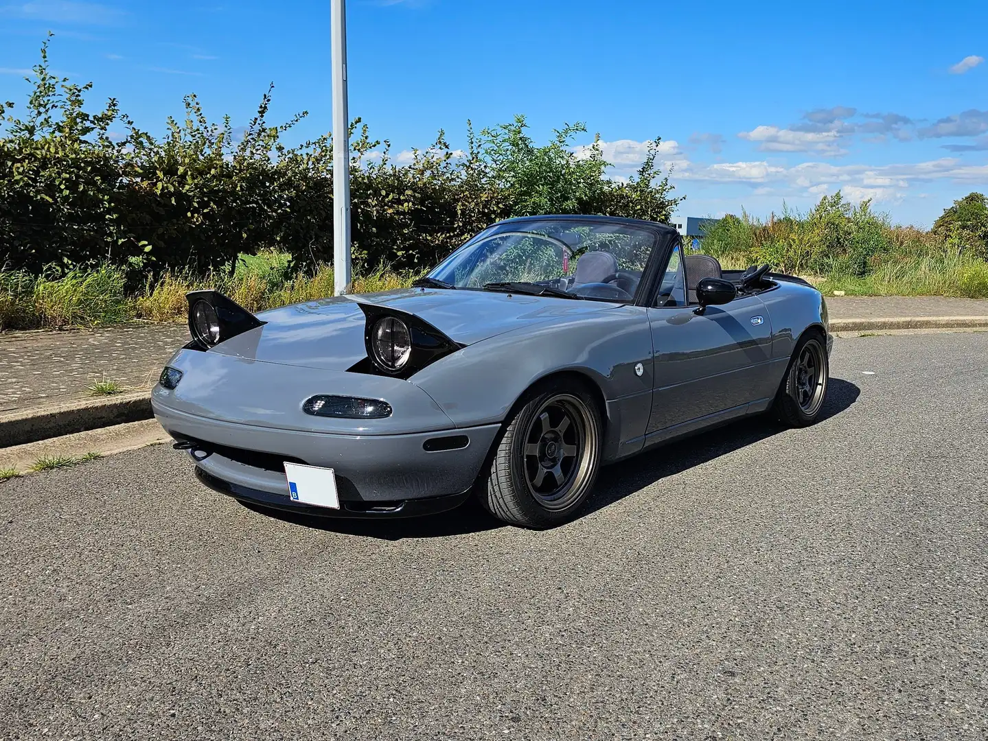 Mazda MX-5 Gris - 1