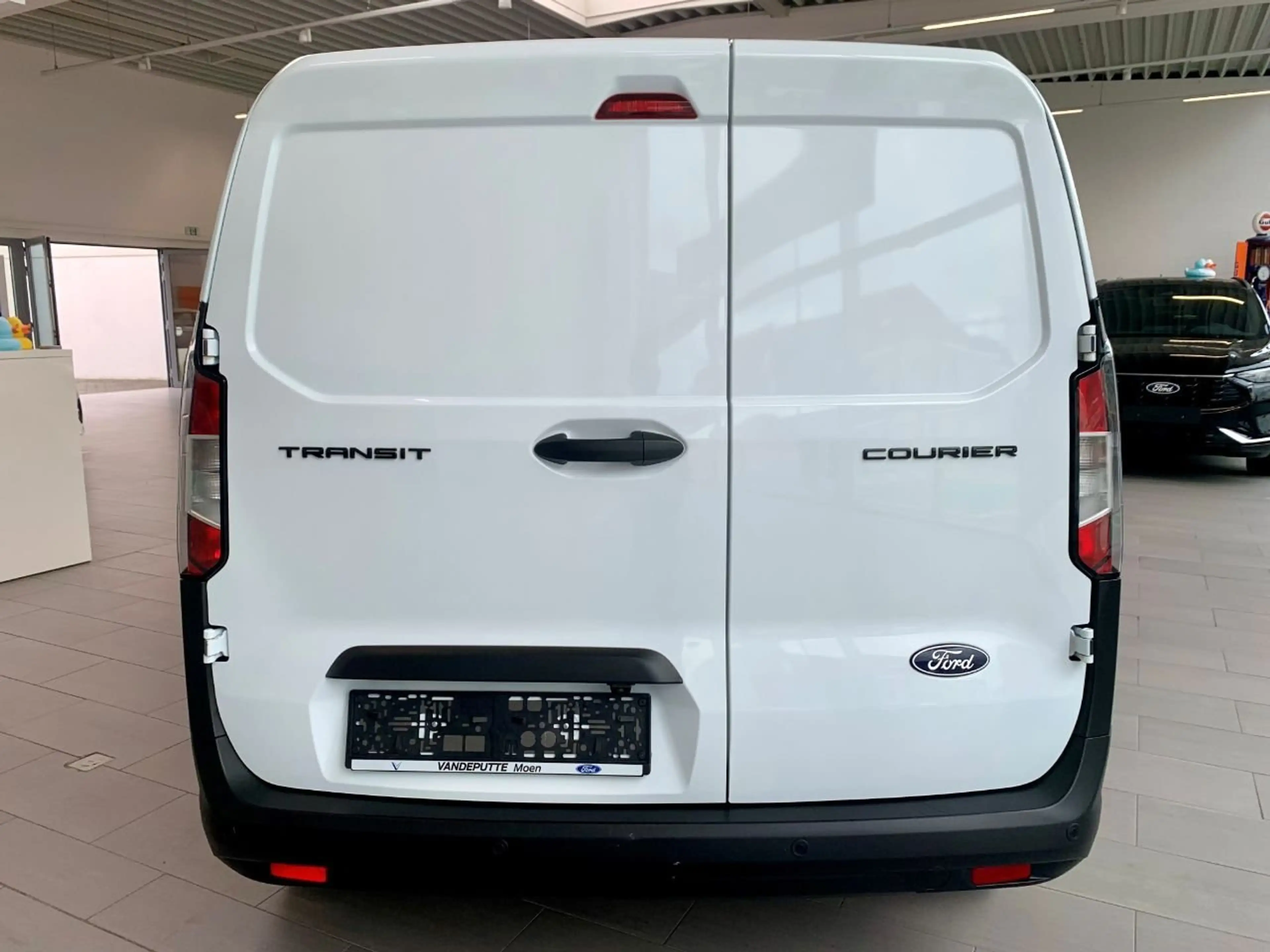 Ford Transit Courier Trend — photo 9