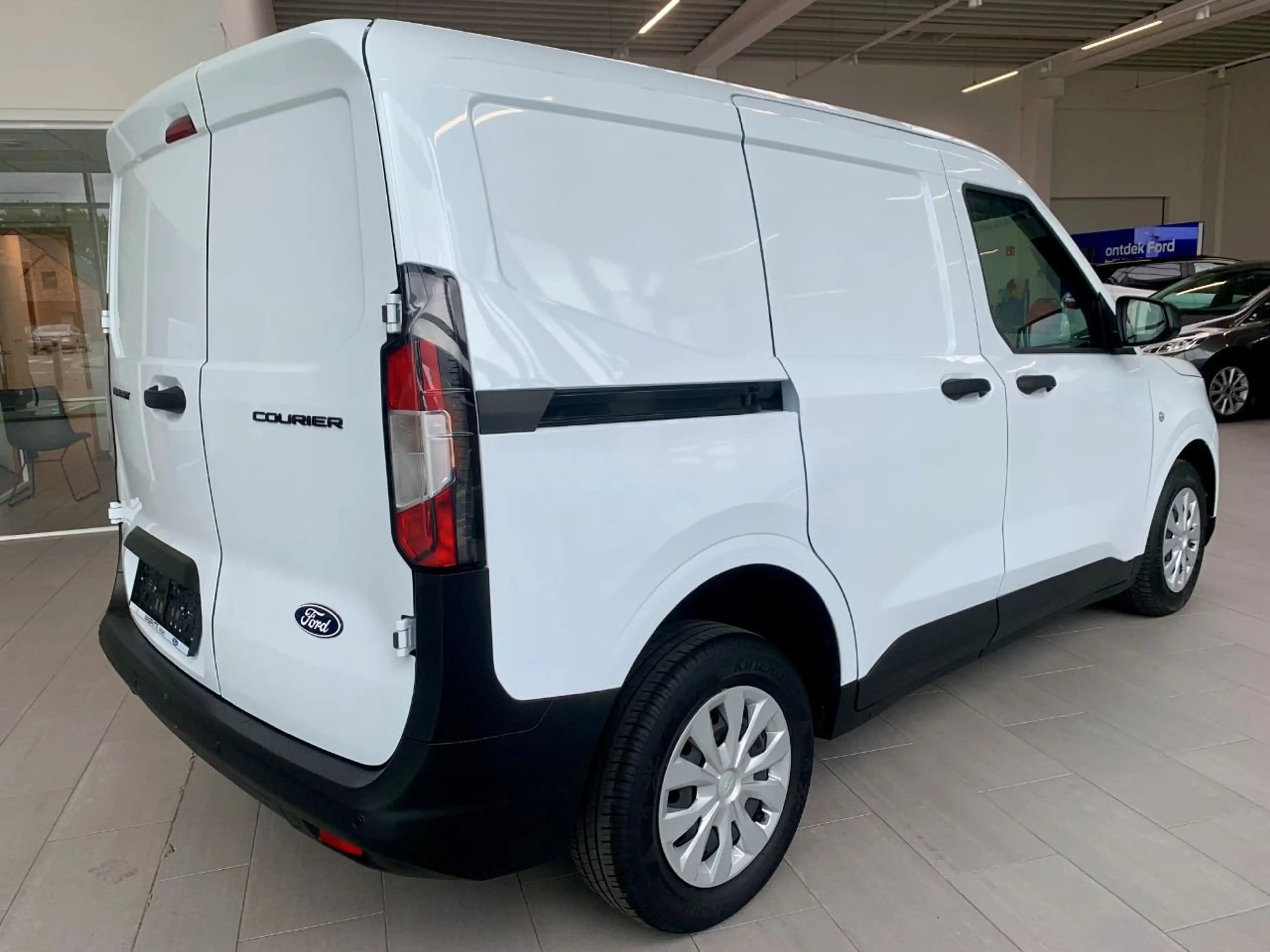 Ford Transit Courier Trend — photo 2