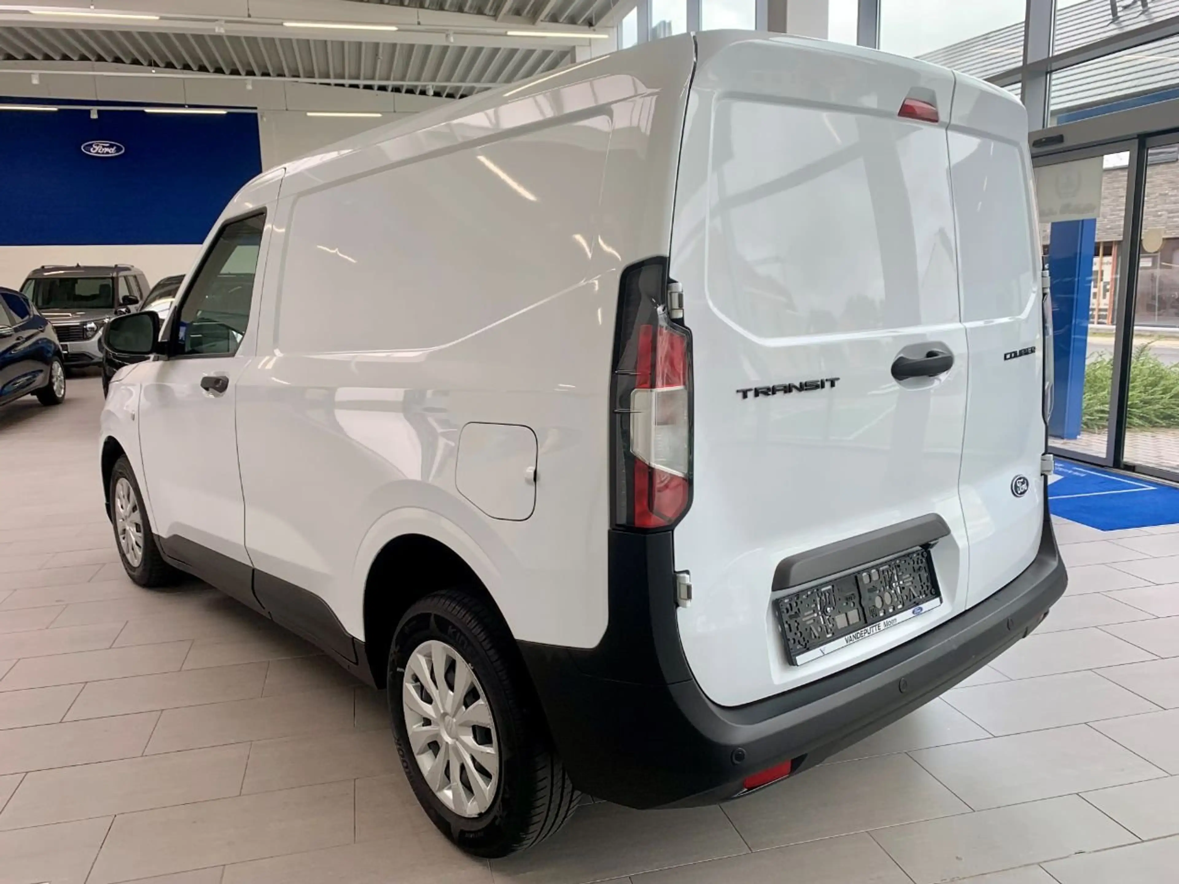 Ford Transit Courier Trend — photo 6