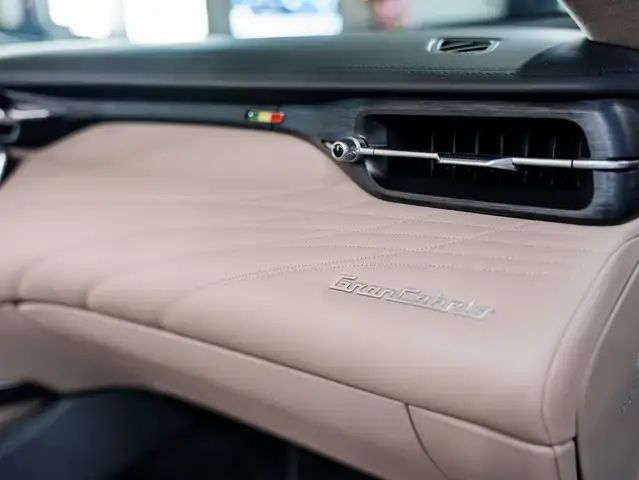 Maserati Grancabrio view 12