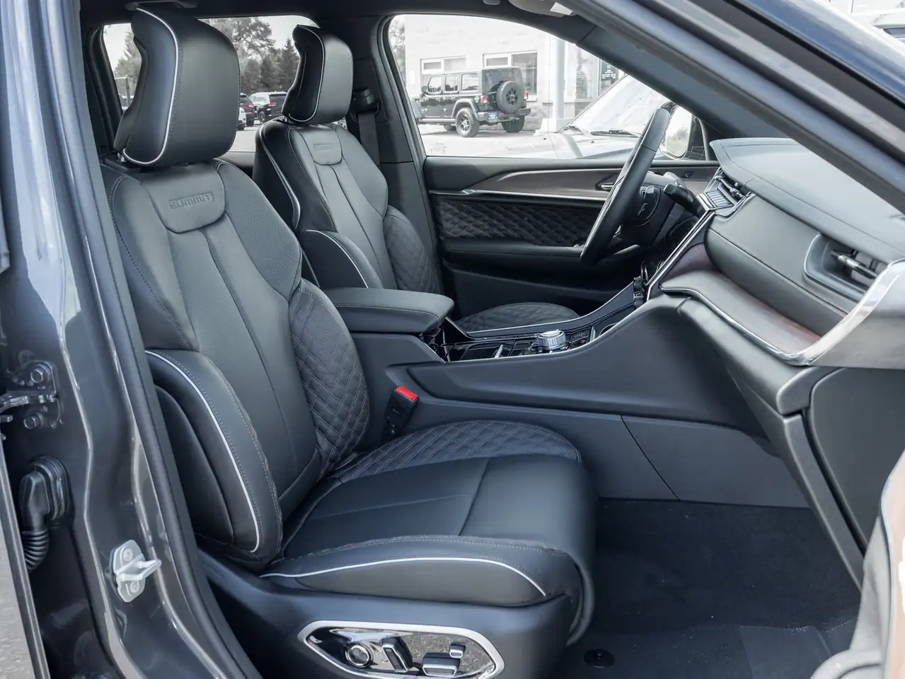 Jeep Grand Cherokee снимка Jeep Grand Cherokee