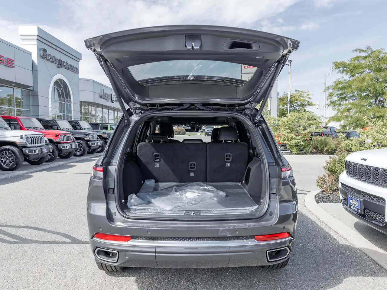 Jeep Grand Cherokee снимка Jeep Grand Cherokee
