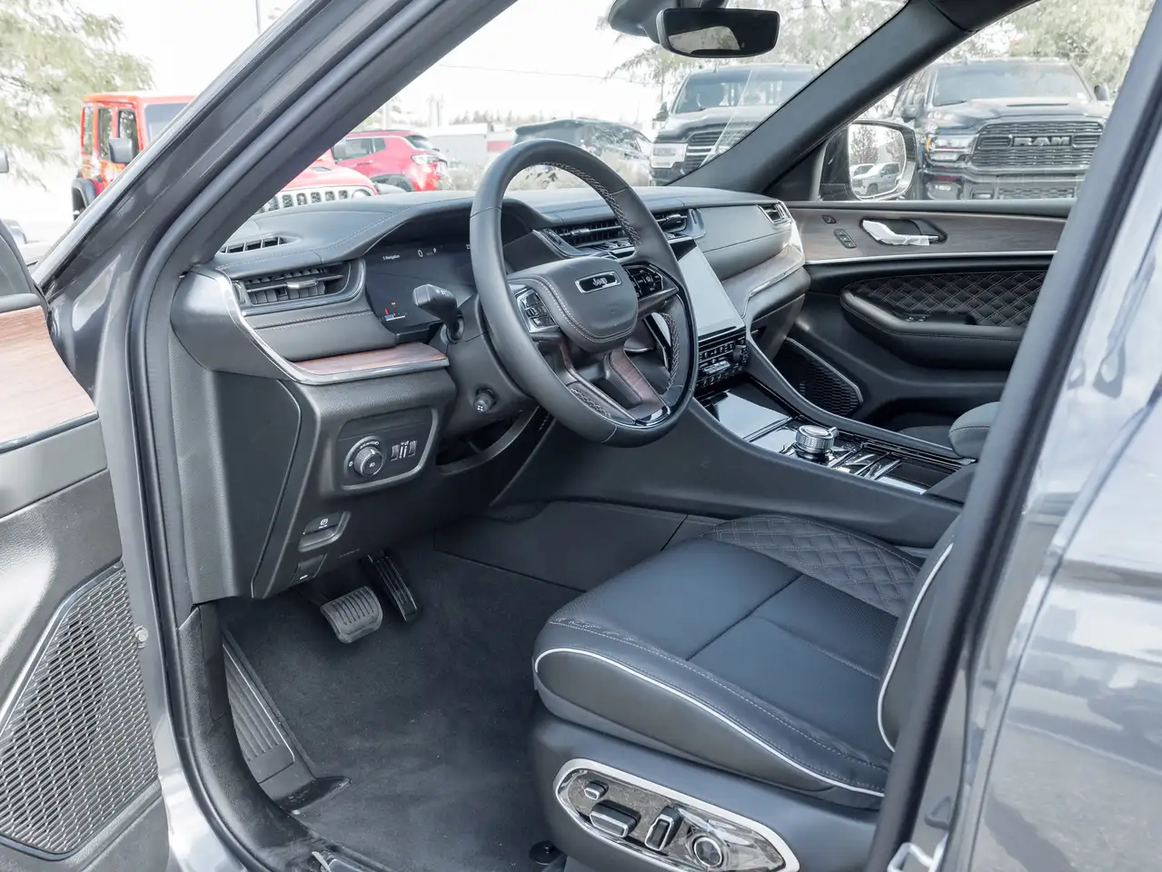 Jeep Grand Cherokee снимка Jeep Grand Cherokee