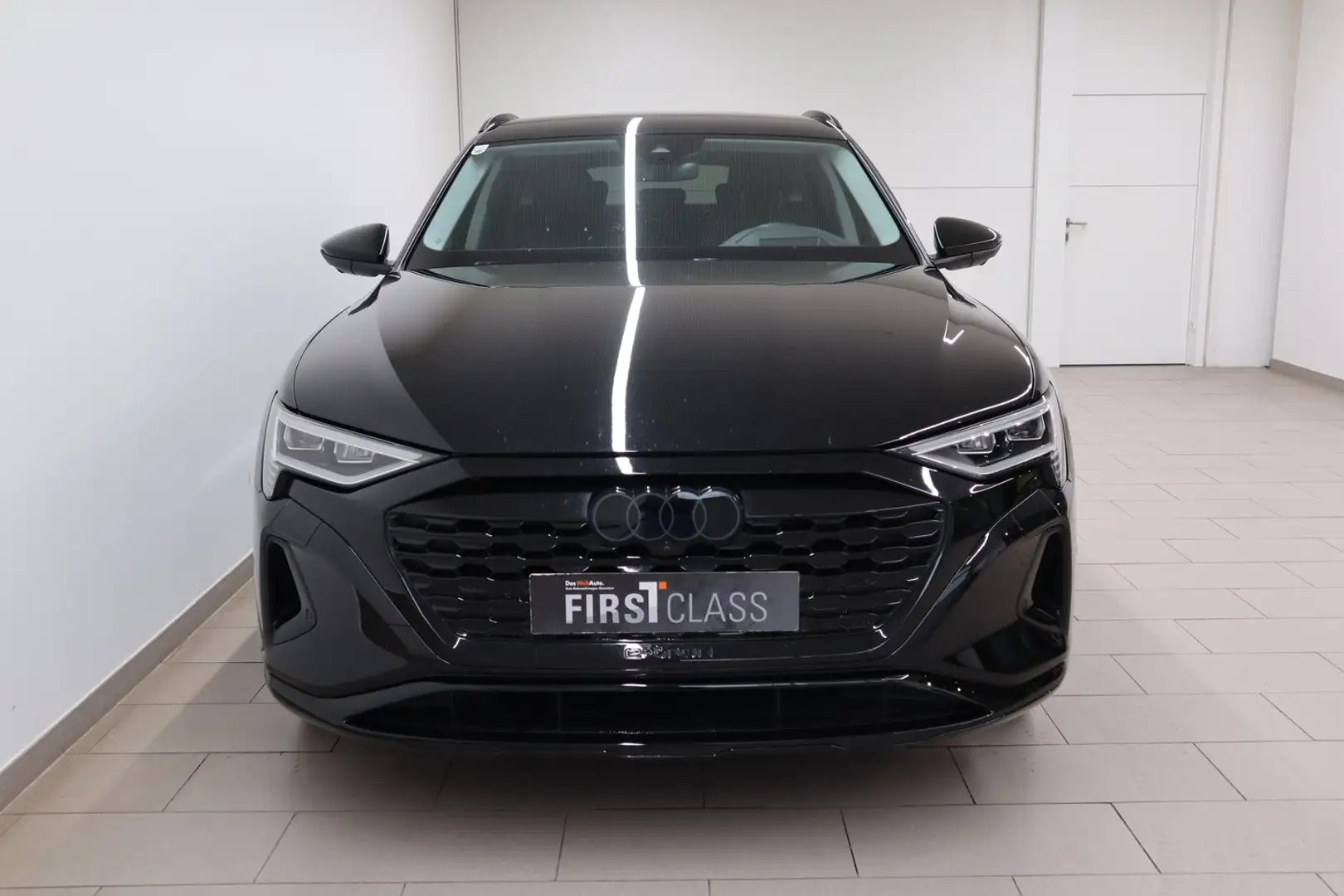 Audi Q8 50 e-tron quattro business Schwarz - 2