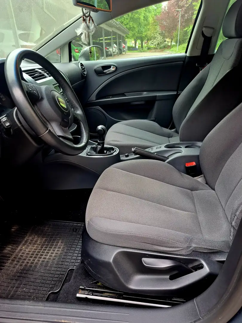SEAT Leon Reference 1,6 Grau - 2