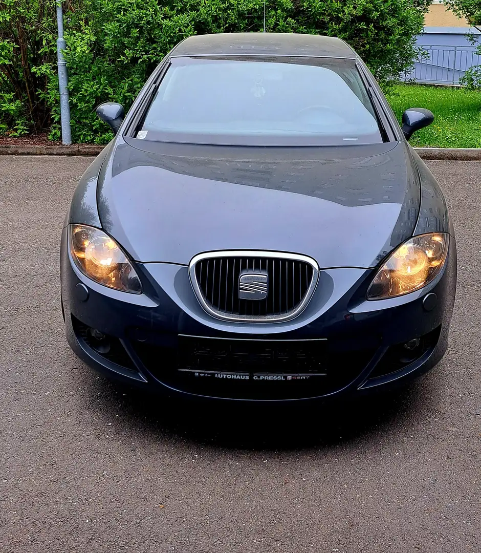 SEAT Leon Reference 1,6 Grau - 1