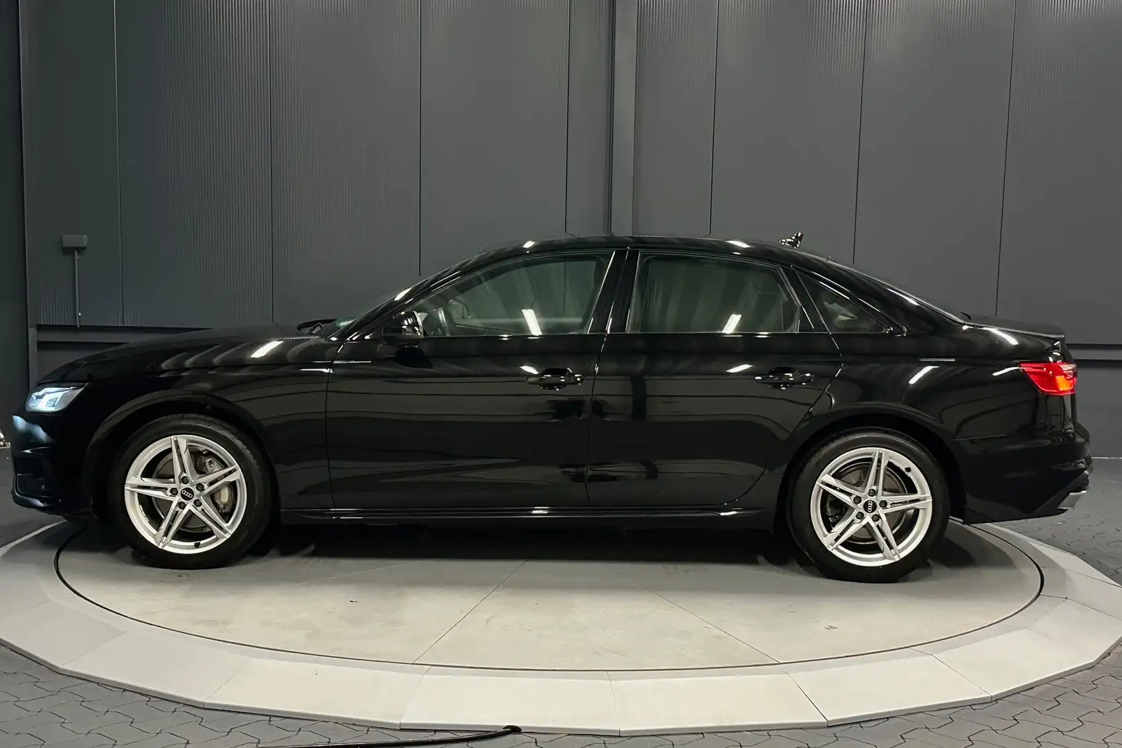 Audi A4 Lim. 40 TDI advanced*18Zoll*Optik-Paket*KAMERA* Noir - 2