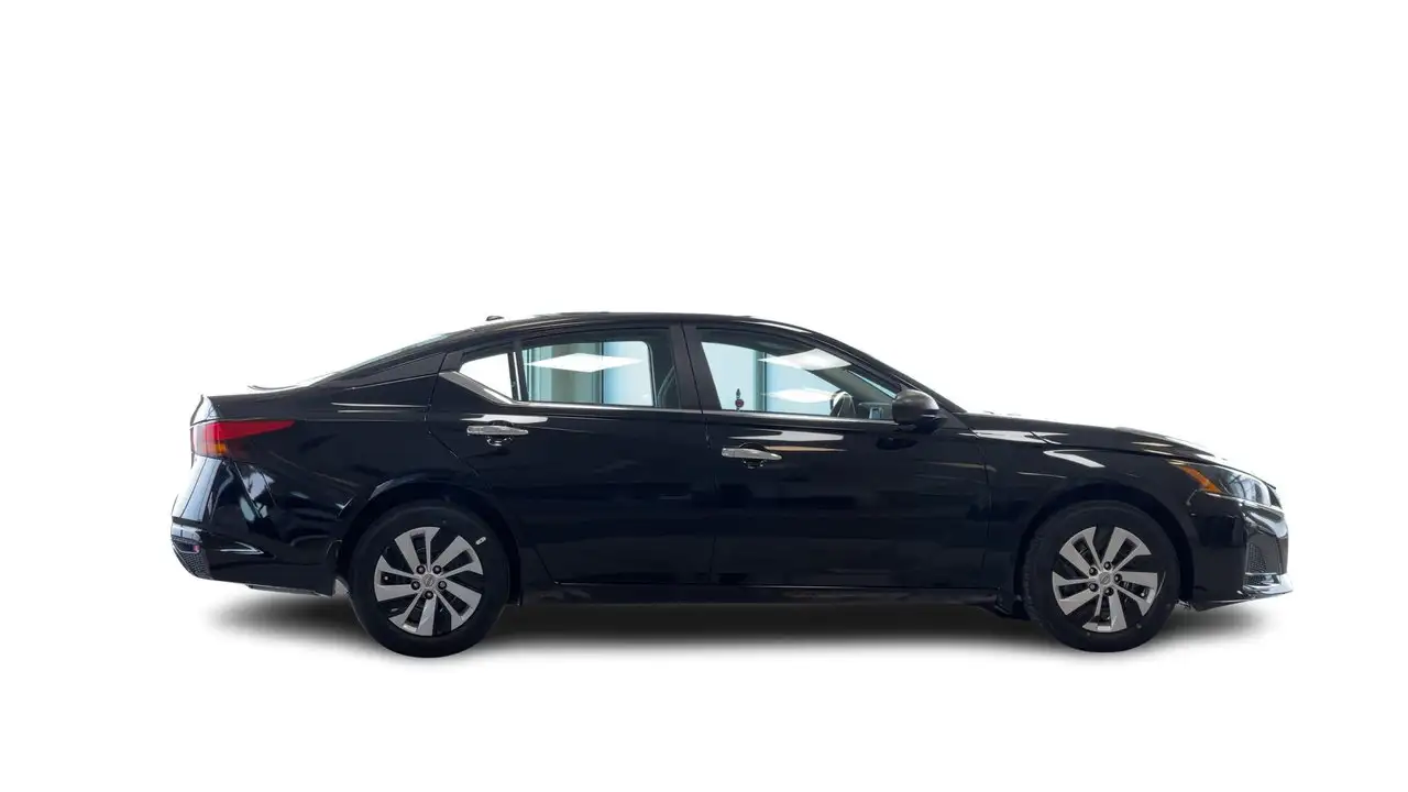 Nissan Altima снимка Nissan Altima