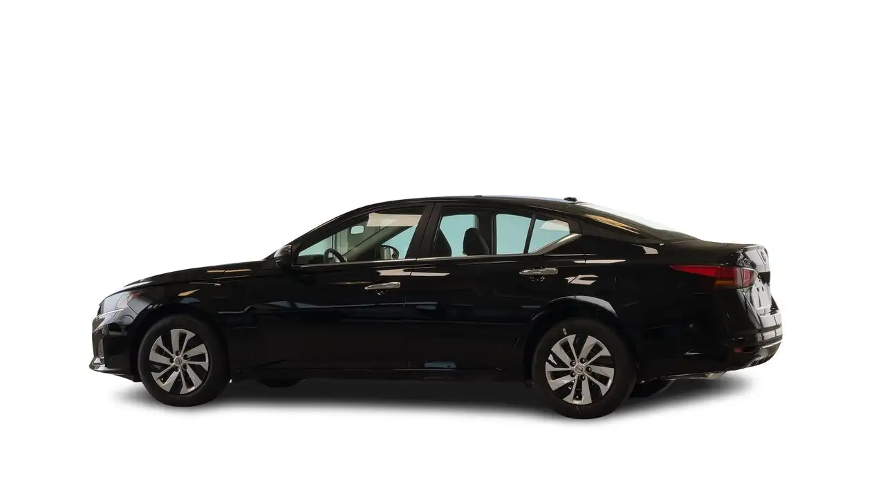 Nissan Altima снимка Nissan Altima