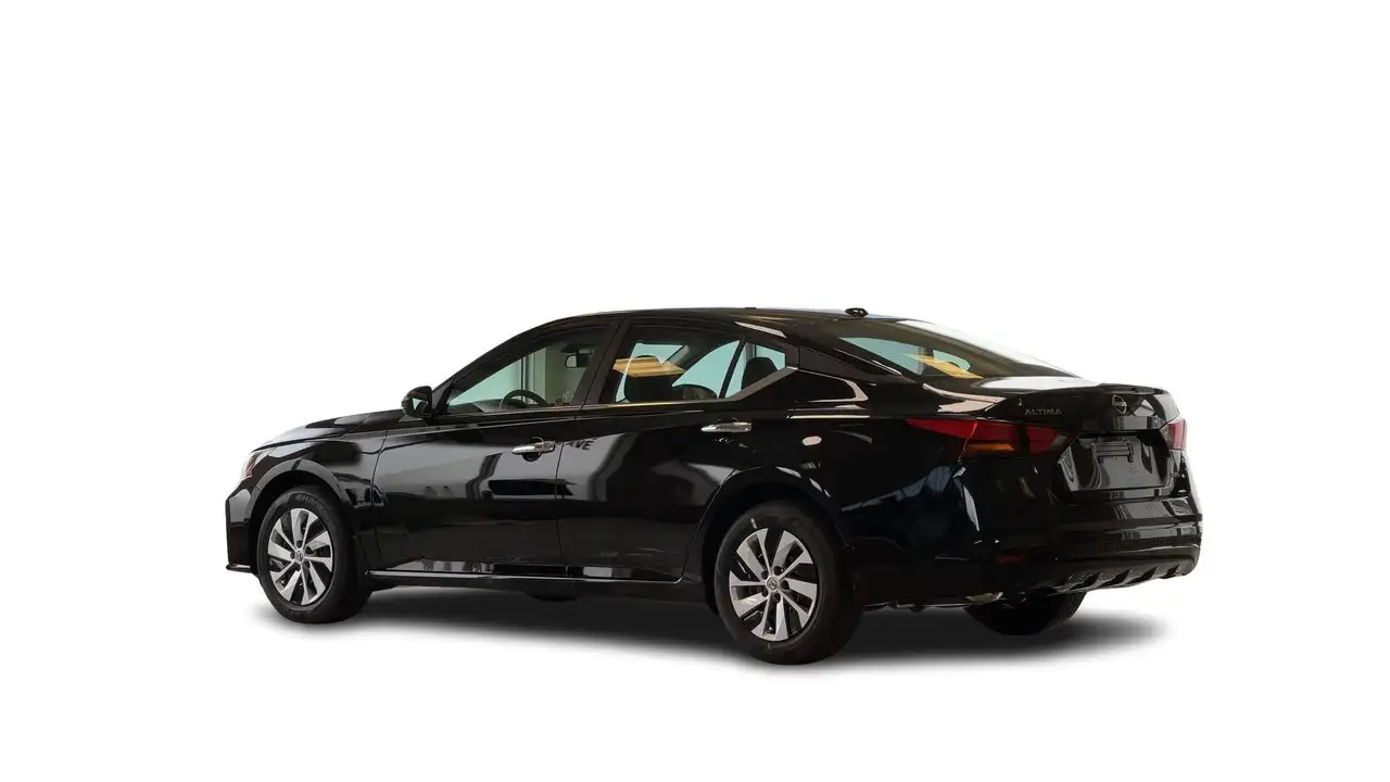 Nissan Altima снимка Nissan Altima