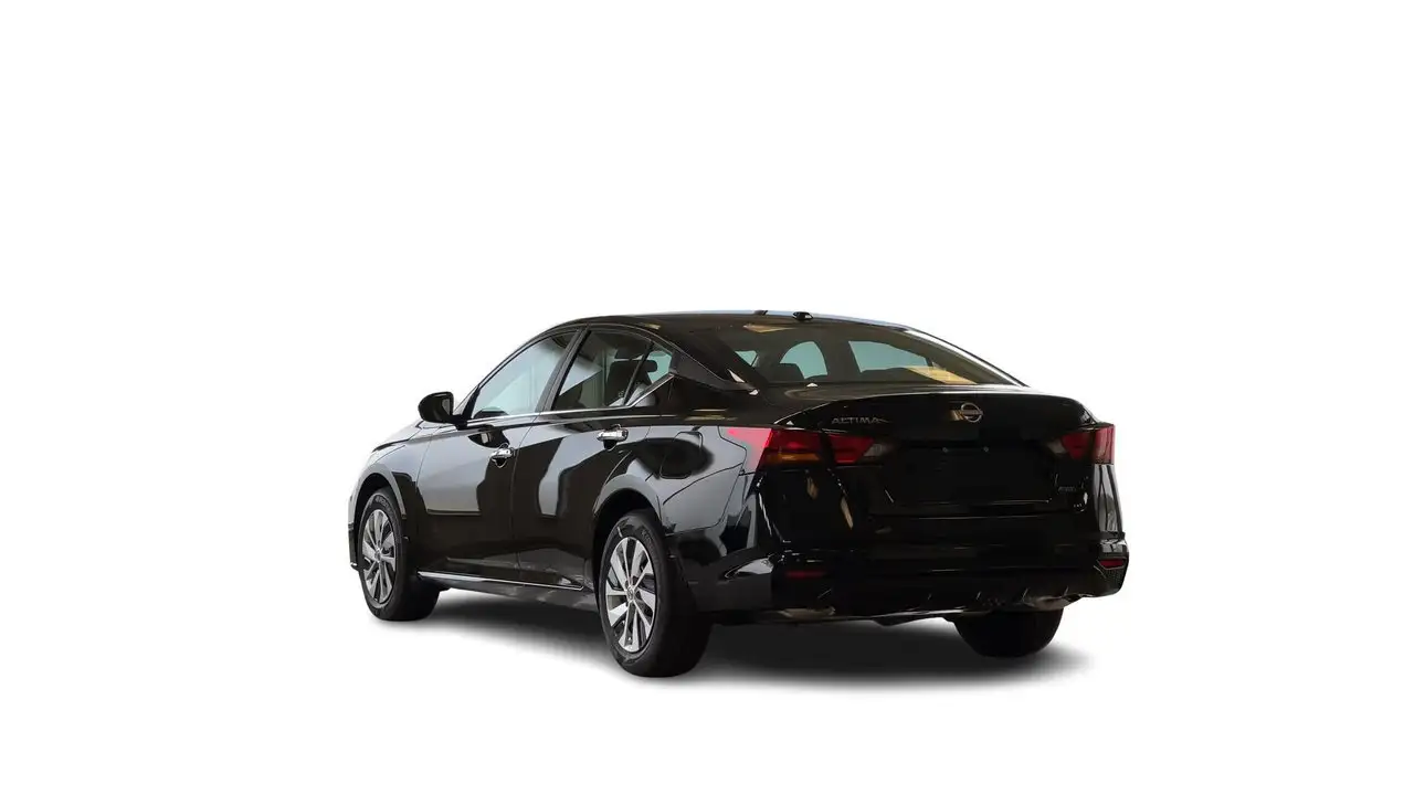 Nissan Altima снимка Nissan Altima