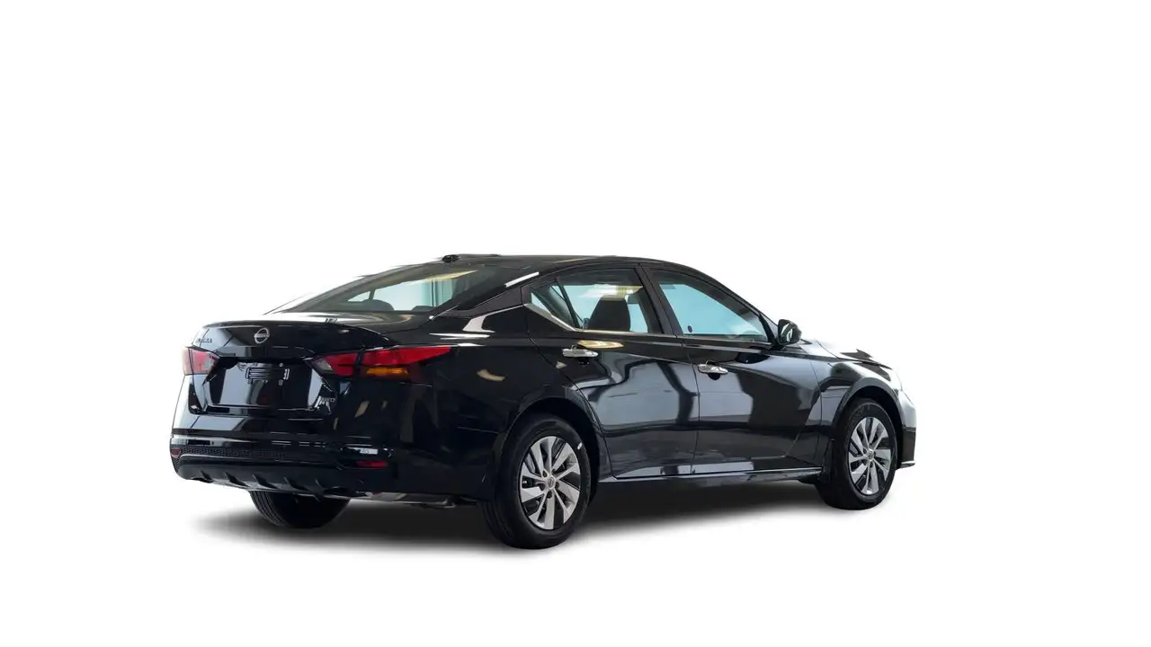Nissan Altima снимка Nissan Altima