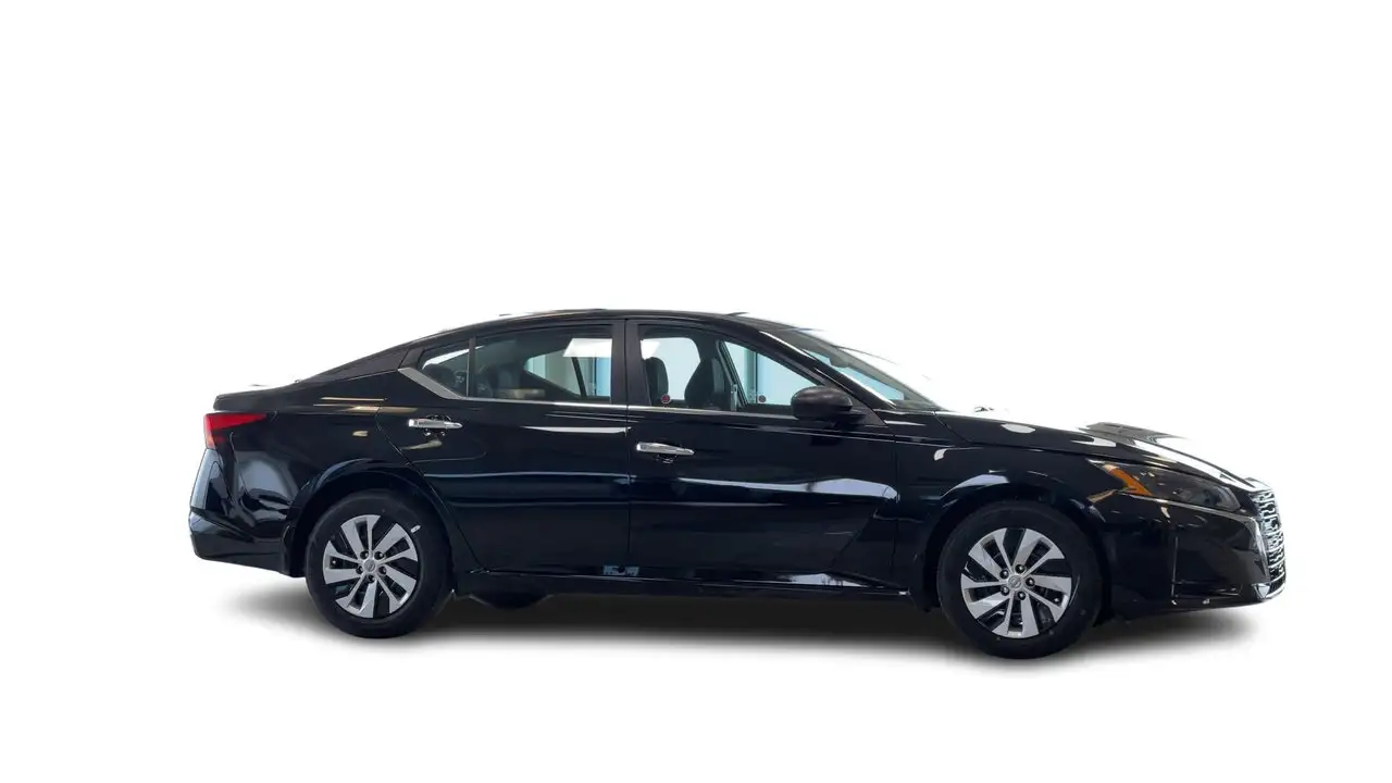 Nissan Altima снимка Nissan Altima