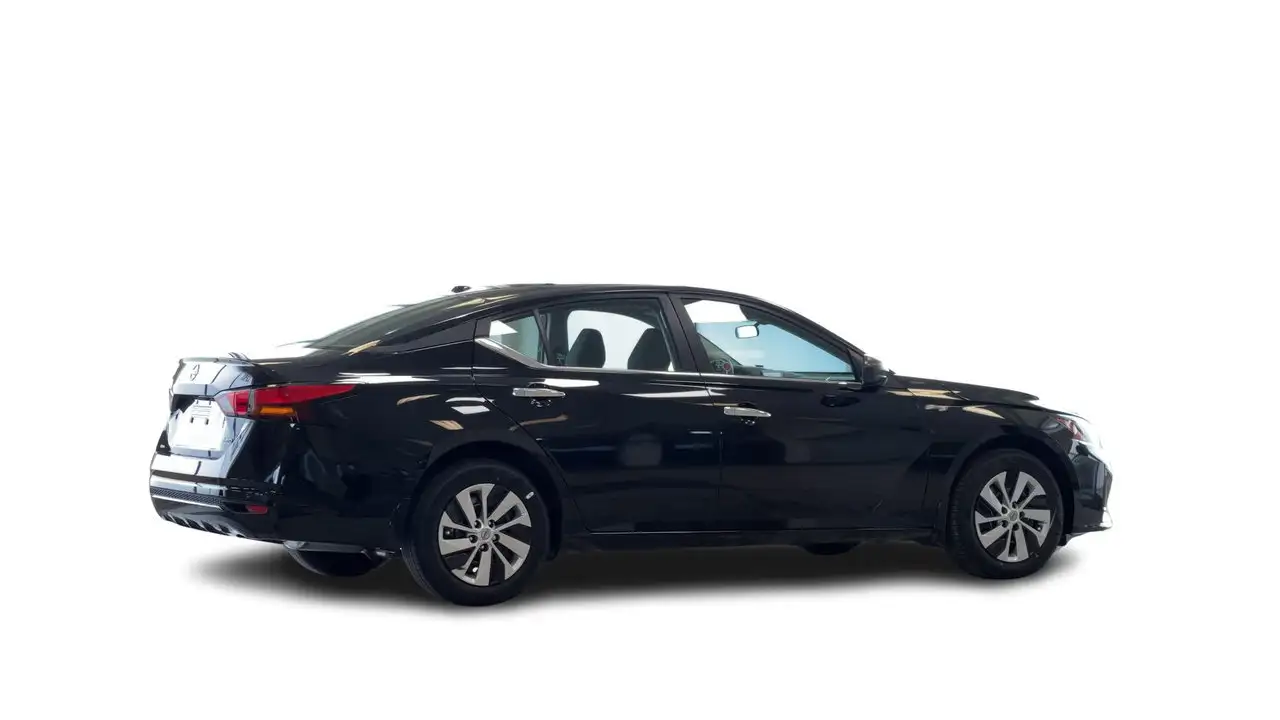Nissan Altima снимка Nissan Altima