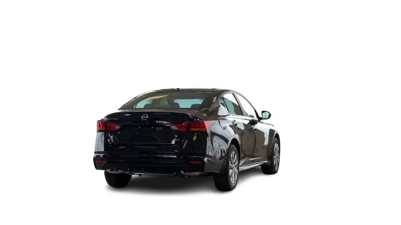 Nissan Altima снимка Nissan Altima