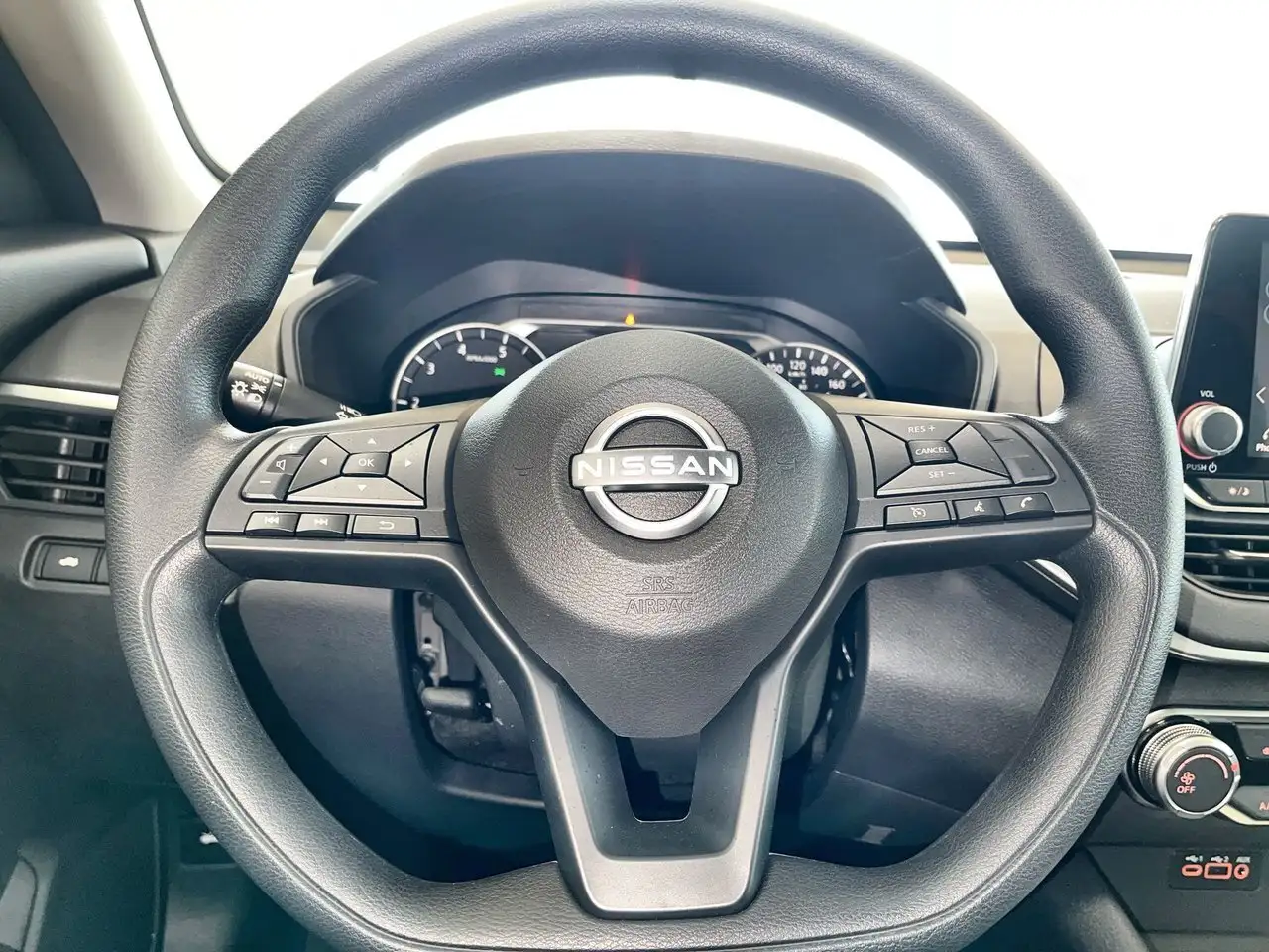 Nissan Altima снимка Nissan Altima