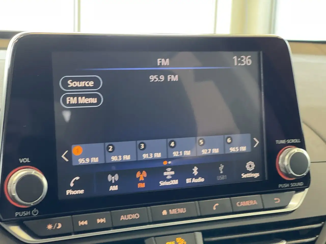 Nissan Altima снимка Nissan Altima