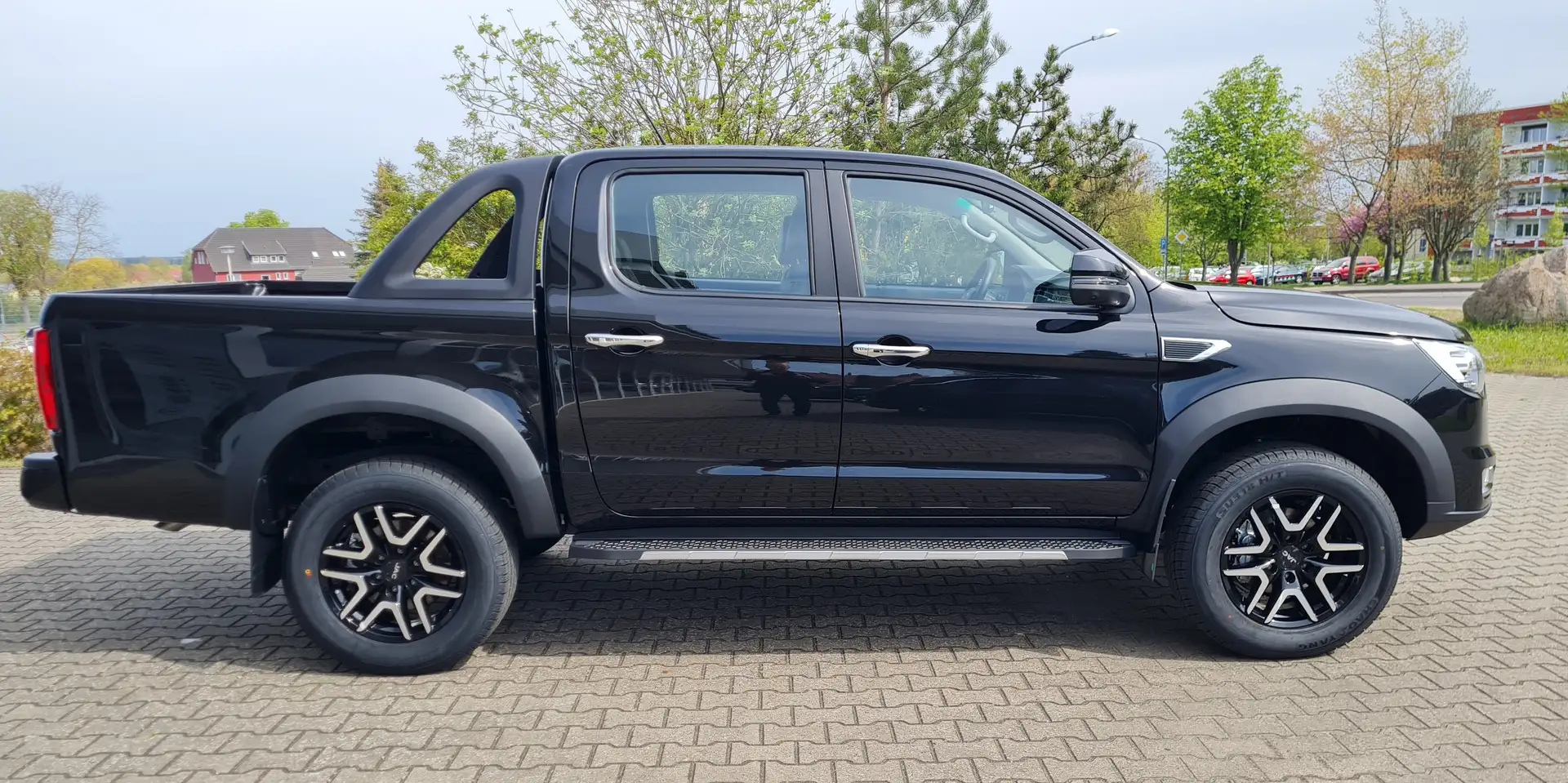 JAC 8 PRO Pickup 4x4 Xenon Navi/Smartphone DoKa Temp. Zwart - 1