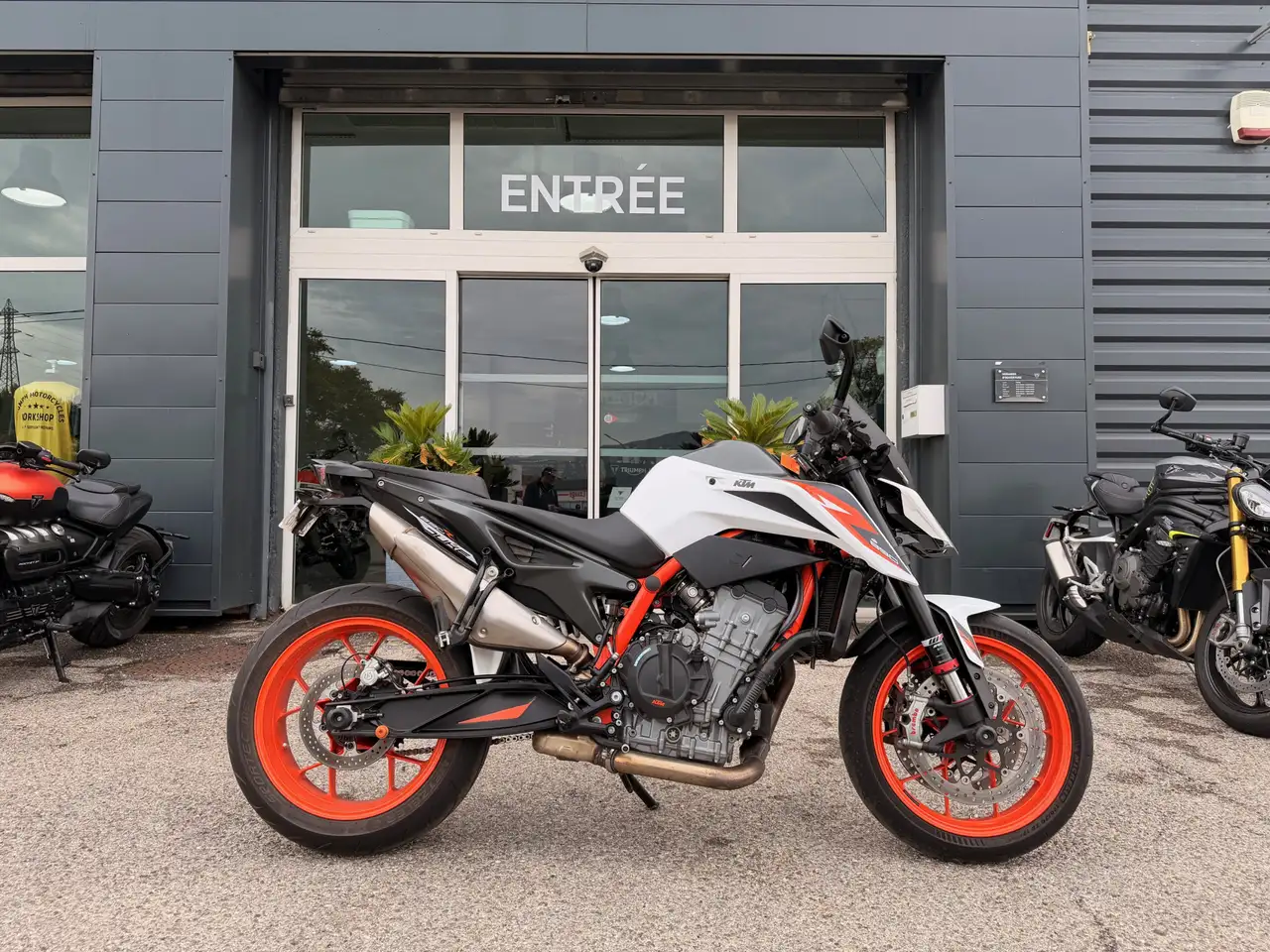KTM 890 Duke R