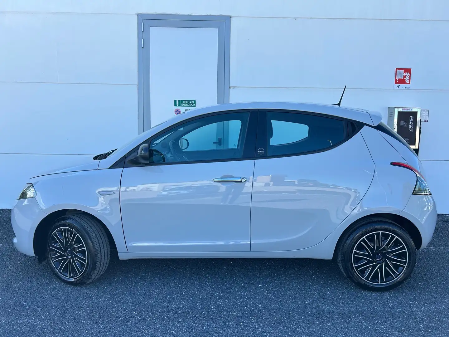 Lancia Ypsilon Ypsilon 1.0 firefly hybrid Gold s Grigio - 2
