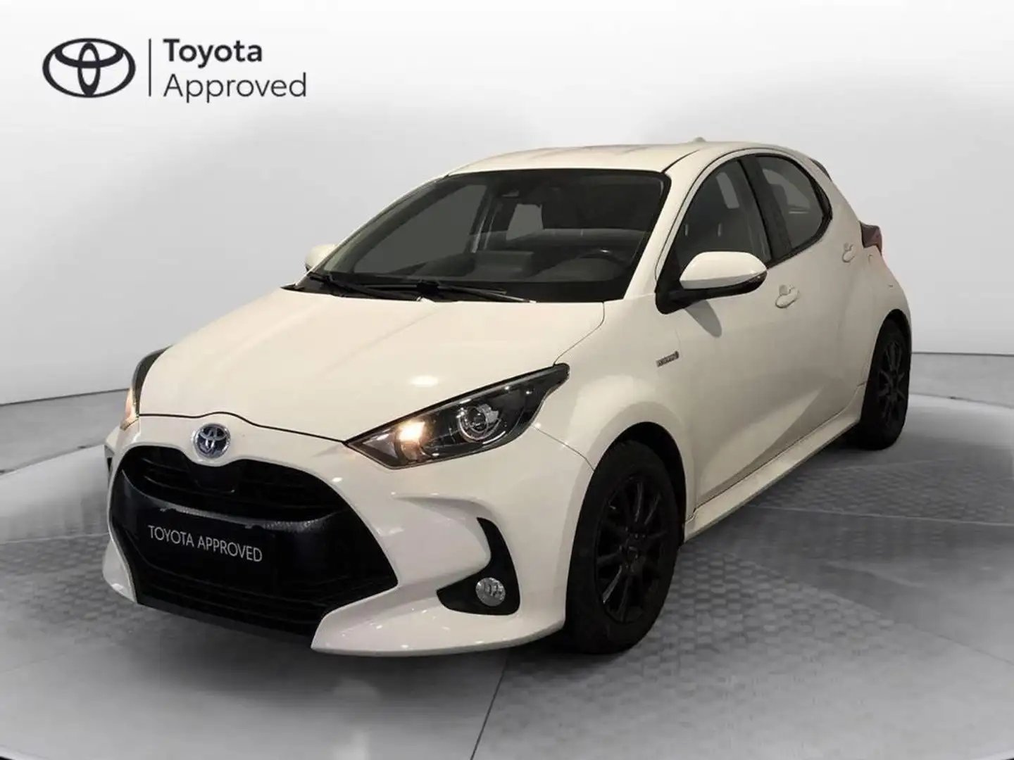 Toyota Yaris 1.5 hybrid Active Bianco - 1